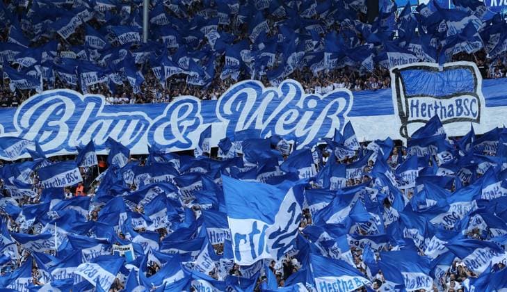 Choreografie der Herthafans, Blau Weiß Fußball Fussball DFL 2.Bundesliga Herren 2. Spieltag Saison 2025 2026 10.08.2025 Hertha BSC Berlin vs. Karlsruher SC KSC DFL regulations prohibit any use of photographs as image sequences and or quasi-video
