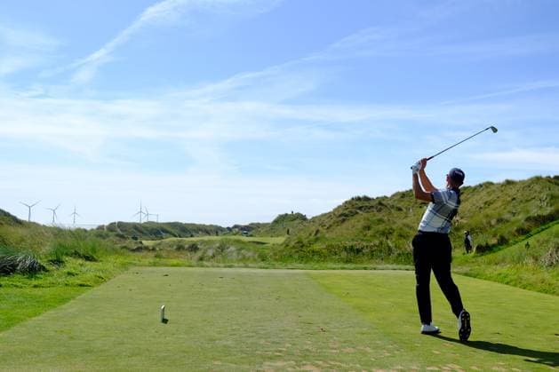 UK: Nexo Championship, Old Course at Trump International Golf Links, Aberdeen, Scotland on 10 August 2025: Pictured: Todd Clements (England) on the 3rd tee during the final round of the Nexo Championship 2025 at Trump International Golf Links, Aberdeenshire, Scotland Aberdeen Trump International Golf Links Scotland Copyright: xAlexxToddx