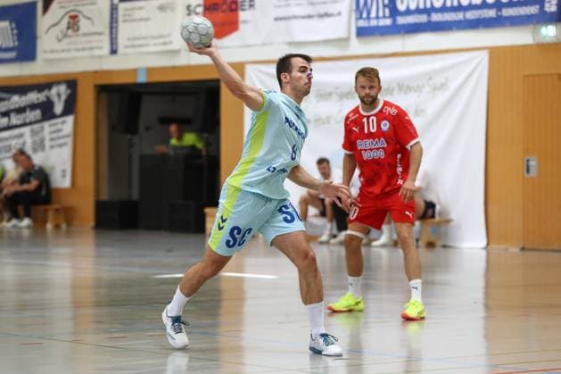 10.08.2025, xgox, Handball - Heide-Cup - Spiel um Platz 5 VfL Gummersbach - Kolstad Handbold emspor, v.l. Milos Vujovic (Gummersbach, 6) beim Siebenmeter Schneverdingen