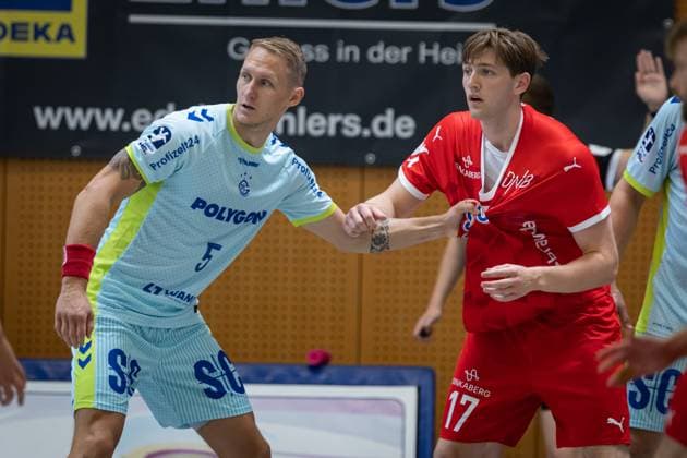 IHC 2025: VfL Gummersbach vs Kolstad IL; 10.08.25 Tilen Kodrin (Nr.05, VfL Gummersbach), Magnus Stølefjell (Nr.17, Kolstad IL) am Kreis IHC 2025: VfL Gummersbach vs Kolstad IL, KGS-Sporthalle am 10.08.25 Copyright: xBEAUTIFULxSPORTS MarioxM.xKobergx