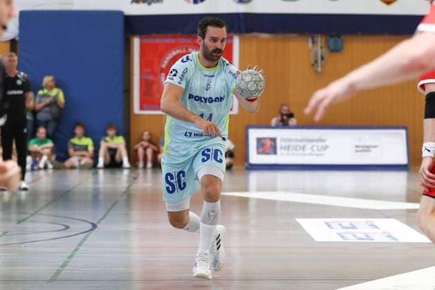 10.08.2025, xgox, Handball - Heide-Cup - Spiel um Platz 5 VfL Gummersbach - Kolstad Handbold emspor, v.l. Teitur Orn Einarsson (Gummersbach, 14) am Ball, plays the ball Schneverdingen