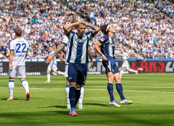 Fussball, Herren, Saison 2025 2026, 2. Bundesliga (2. Spieltag), Hertha BSC - Karlsruher SC, v.l. Dawid Kownacki (Hertha BSC), Fabian Reese (Hertha BSC), 10.08. 2025,