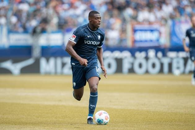 Mathis Clairicia (VfL Bochum) in Aktion, am Ball, Einzelaktion waehrend des Spiels der 2. Bundesliga zwischen VfL Bochum und SV 07 Elversberg, Vonovia Ruhrstadion am 10. August 2025 in Bochum, Deutschland. (Foto von Mario Hommes DeFodi Images) +++ Mathis Clairicia (VfL Bochum) controls the ball during the 2. Bundesliga match between VfL Bochum and SV 07 Elversberg at Vonovia Ruhrstadion on August 10, 2025 in Bochum, Germany. (Photo by Mario Hommes DeFodi Images)