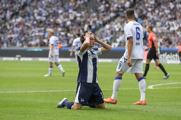 10.08.2025, xtgx, Fussball 2. Bundesliga, Hertha BSC Berlin - Karlsruher SC emspor, v.l. Fabian Reese (Hertha, 11) enttaeuscht, enttäuscht, sc9haut enttaeuscht, niedergeschlagen, disappointed (DFL DFB REGULATIONS PROHIBIT ANY USE OF PHOTOGRAPHS as IMAGE SEQUENCES and or QUASI-VIDEO) Berlin