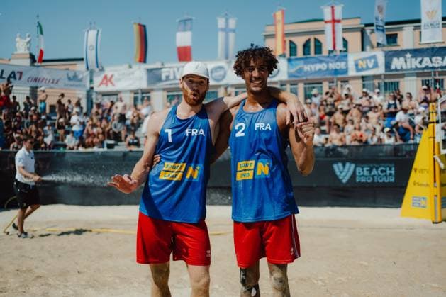 Beach volleyball, Beachvolleyball - Baden Challenge BADEN,AUSTRIA,10.AUG.25 - BEACH VOLLEYBALL - FIVB World Tour - Baden Challenge. Image shows the rejoicing of Remi Bassereau (FRA) and Calvin Aye (FRA).  GEPAxpictures xAlexanderxSolc