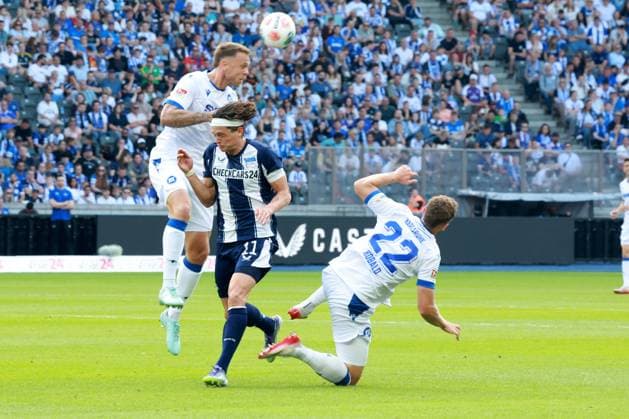 DEU, DFL, 2. FBL, Hertha BSC vs. Karlsruher SC, 10.08.2025, Berliner Olympiastadion, Berlin, DEU, DFL, 2. FBL, Hertha BSC vs. Karlsruher SC, im Bild Fabian Reese (Hertha BSC Berlin 11), Christoph Kobald (Karlsruher SC 22), Marcel Franke (Karlsruher SC 28) DFL - regulations prohibit any use of Photographs as image sequences and or quasi-video
