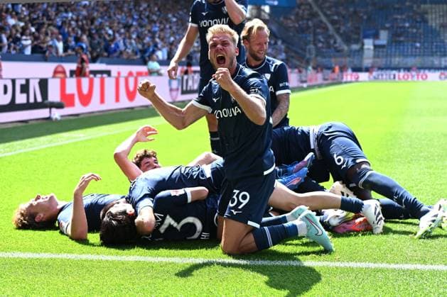Sport Bilder des Tages Ibrahima Sissoko (VfL Bochum) Torjubel, jubelt mit seiner Mannschaft nach dem Treffer zum 1:0 waehrend des spiels der 2. Bundesliga zwischen VfL Bochum und SV 07 Elversberg, Vonovia Ruhrstadion am 10. August 2025 in Bochum, Deutschland. (Foto von Ralf Treese DeFodi Images) +++ Ibrahima Sissoko (VfL Bochum) celebrates after scoring his team™s first goal with teammates during the 2. Bundesliga match between VfL Bochum and SV 07 Elversberg at Vonovia Ruhrstadion on August 10, 2025 in Bochum, Germany. (Photo by Ralf Treese DeFodi Images) DFB DFL REGULATIONS PROHIBIT ANY USE OF PHOTOGRAPHS AS IMAGE SEQUENCES AND OR QUASI-VIDEO. (Photo by Ralf Treese DeFodi Images) *** Ibrahima Sissoko VfL Bochum celebrates after scoring his team™s first goal with teammates during the 2 Bundesliga match between VfL Bochum and SV 07 Elversberg, Vonovia Ruhrstadion on August 10, 2025 in Bochum, Germany, Germany Photo by Ralf Treese DeFodi Images Ibrahima Sissoko VfL Bochum celebrates after scoring his team™s first goal with teammates during the 2 Bundesliga match between VfL Bochum and SV 07 Elversberg at Vonovia Ruhrstadion on August 10, 2025 in Bochum, Germany Photo by Ralf Treese DeFodi Images DFB DFL REGULATIONS PROHIBIT ANY USE OF PHOTOGRAPHS AS IMAGE SEQUENCES AND OR QUASI VIDEO Photo by Ralf Treese DeFodi Images