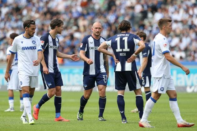 10.08.2025, xtgx, Fussball 2. Bundesliga, Hertha BSC Berlin - Karlsruher SC emspor, v.l. Symbolfoto, Symbolbild, Symbol Heimtrikot Rücken, Streifen, Rückennummer (DFL DFB REGULATIONS PROHIBIT ANY USE OF PHOTOGRAPHS as IMAGE SEQUENCES and or QUASI-VIDEO) Berlin