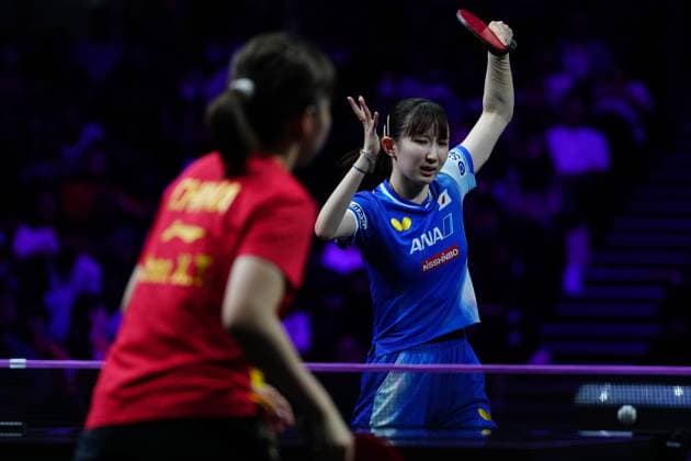 (250810) -- YOKOHAMA, Aug. 10, 2025 -- Hayata Hina (R) reacts during the women s singles quarterfinal between Chen Xingtong of China and Hayata Hina of Japan at the WTT Champions Yokohama 2025 in Yokohama, Japan, Aug. 10, 2025. ) (SP)JAPAN-YOKOHAMA Table tennis, Tischtennis WTT CHAMPIONS YOKOHAMA-WOMEN S SINGLES JiaxHaocheng 