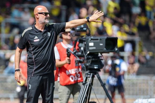 Testspiel Frauen - Borussia Dortmund - Juventus Turin am 10.08.2025 im Stadion Rote Erde in Dortmund Trainer Coach Massimiliano Max Canzi (Juventus) gestikuliert