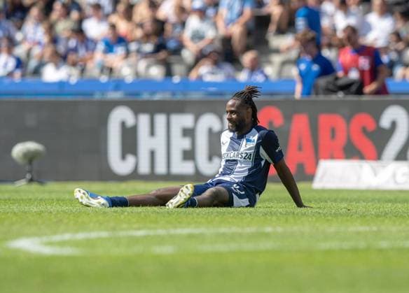 Fussball, Herren, Saison 2025 2026, 2. Bundesliga (2. Spieltag), Hertha BSC - Karlsruher SC, Deyovaisio Zeefuik (Hertha BSC), Enttäuschung nach Abpfiff, 10.08. 2025,