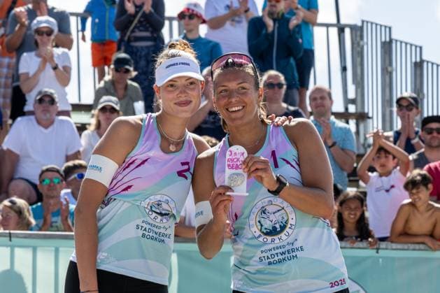 RECORD DATE NOT STATED Rock The Beach Tour Borkum, 10.08.2025 Elea Beutel, Leonie Klinke; Rock The Beach Tour Borkum am 10.08.2025 Copyright: xBEAUTIFULxSPORTS PeterxWeberx