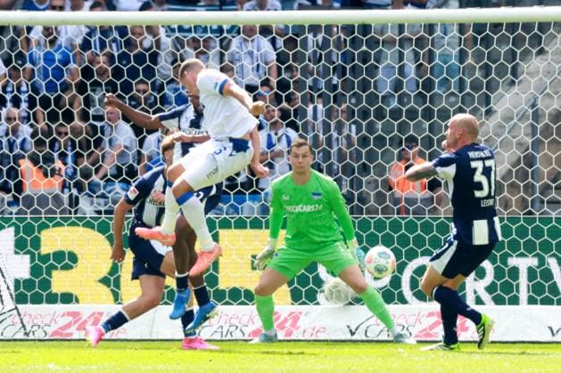 DEU, DFL, 2. FBL, Hertha BSC vs. Karlsruher SC, 10.08.2025, Berliner Olympiastadion, Berlin, DEU, DFL, 2. FBL, Hertha BSC vs. Karlsruher SC, im Bild Tjark Ernst (Hertha BSC Berlin 1), Toni Leistner (Hertha BSC Berlin 37), NICOLAI RAPP (Karlsruher SC 6) DFL - regulations prohibit any use of Photographs as image sequences and or quasi-video