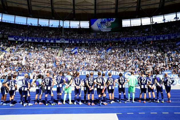 DEU, DFL, 2. FBL, Hertha BSC vs. Karlsruher SC, 10.08.2025, Berliner Olympiastadion, Berlin, DEU, DFL, 2. FBL, Hertha BSC vs. Karlsruher SC, im Bild Hertha-Spielerkreis, Hertha-BSC Fans DFL - regulations prohibit any use of Photographs as image sequences and or quasi-video