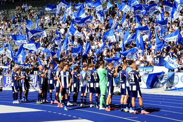 DEU, DFL, 2. FBL, Hertha BSC vs. Karlsruher SC, 10.08.2025, Berliner Olympiastadion, Berlin, DEU, DFL, 2. FBL, Hertha BSC vs. Karlsruher SC, im Bild Hertha-Spielerkreis, Hertha-BSC Fans DFL - regulations prohibit any use of Photographs as image sequences and or quasi-video