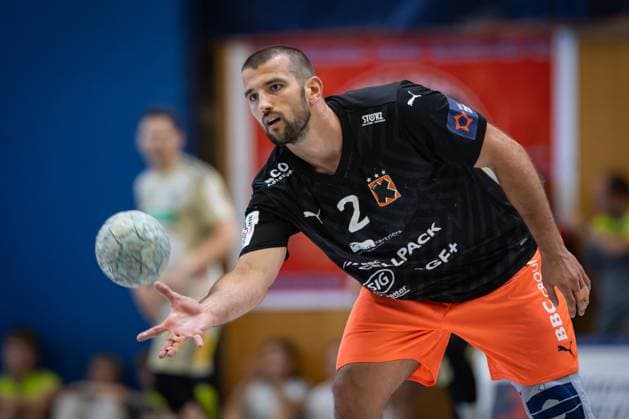 IHC 2025: Kadetten Schaffhausen vs TSV Hannover-Burgdorf; 10.08.25 Lucas Meister (Nr.02, Kadetten Schaffhausen) IHC 2025: Kadetten Schaffhausen vs TSV Hannover-Burgdorf, KGS-Sporthalle am 10.08.25 Copyright: xBEAUTIFULxSPORTS MarioxM.xKobergx