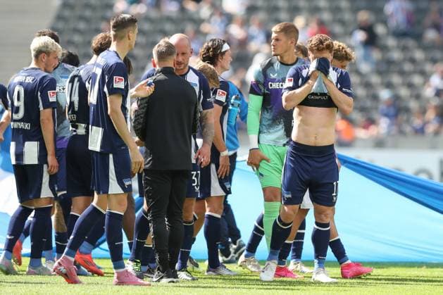 10.08.2025, xtgx, Fussball 2. Bundesliga, Hertha BSC Berlin - Karlsruher SC emspor, v.l. Hertha um Sebastian Groenning (Grönning, Hertha, 17) enttaeuscht, enttäuscht, schaut enttaeuscht, niedergeschlagen, disappointed (DFL DFB REGULATIONS PROHIBIT ANY USE OF PHOTOGRAPHS as IMAGE SEQUENCES and or QUASI-VIDEO) Berlin