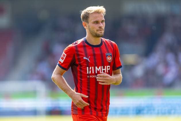 Freisteller von Leonardo Scienza (FC Heidenheim, 08) im Sonnenlicht, GER, 1. FC Heidenheim vs. Parma Calcio, Fußball, Max-Liebhaber-Pokal, 2025 2026, 09.08.2025, DFL DFB REGULATIONS PROHIBIT ANY USE OF PHOTOGRAPHS AS IMAGE SEQUENCES AND OR QUASI-VIDEO, GER, 1. FC Heidenheim vs. Parma Calcio, Fußball, Max-Liebhaber-Pokal, 2025 2026, 09.08.2025 Heidenheim Copyright: xEibner-Pressefoto JanixPlessx EP_JPL