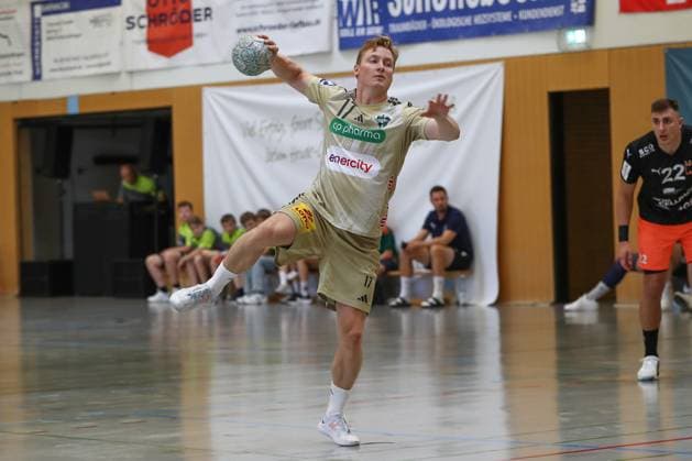 10.08.2025, xgox, Handball - Heide-Cup - Spiel um Platz 3 TSV Hannover Burgdorf - Kadetten Schaffhausen emspor, v.l. August Baskar Pedersen (Hannover, 17) beim Siebenmeter Schneverdingen