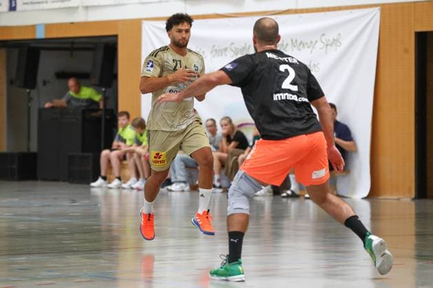 10.08.2025, xgox, Handball - Heide-Cup - Spiel um Platz 3 TSV Hannover Burgdorf - Kadetten Schaffhausen emspor, v.l. Sindre Aho (Hannover, 27) am Ball, plays the ball Schneverdingen