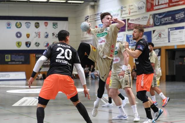 10.08.2025, xgox, Handball - Heide-Cup - Spiel um Platz 3 TSV Hannover Burgdorf - Kadetten Schaffhausen emspor, v.l. Leif Tissier (Hannover, 7) wirft Tor, Torschuetze, erzielt Tor, Treffer, scores the goal Schneverdingen