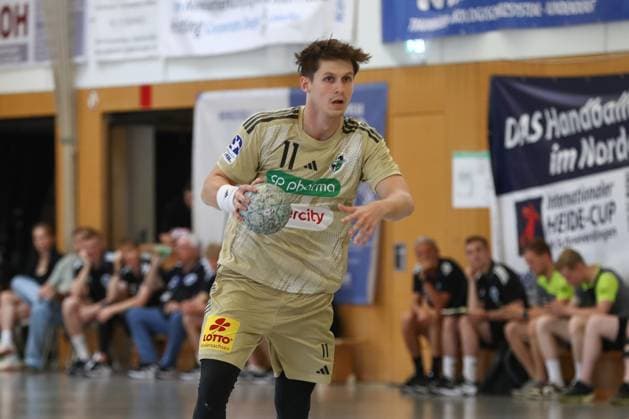 10.08.2025, xgox, Handball - Heide-Cup - Spiel um Platz 3 TSV Hannover Burgdorf - Kadetten Schaffhausen emspor, v.l. Maxim Orlov (Hannover, 11) am Ball, plays the ball Schneverdingen