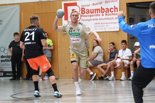 10.08.2025, xgox, Handball - Heide-Cup - Spiel um Platz 3 TSV Hannover Burgdorf - Kadetten Schaffhausen emspor, v.l. Marian Michalczik (Hannover, 22) wirft Tor, Torschuetze, erzielt Tor, Treffer, scores the goal Schneverdingen