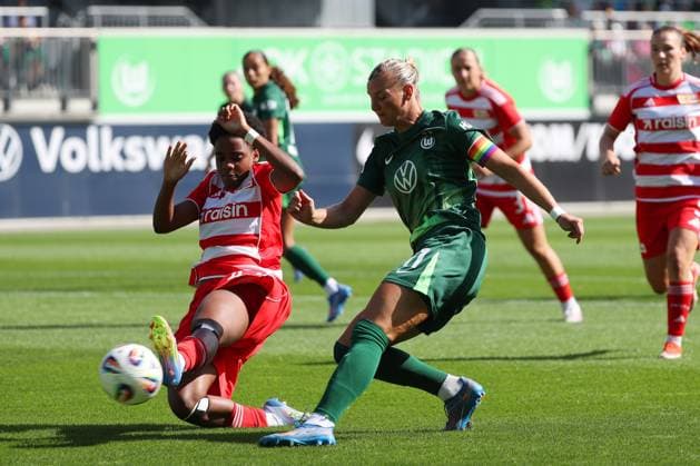 VfL- Union Berlin, Frauen Wolfsburg, 10.08.2025, FUßBALL - VfL Wolfsburg vs. Union Berlin, Testspiel, Saison 2025 26. Naika Reissner (Union Berlin), Alexandra Popp (VfL Wolfsburg) Wolfsburg