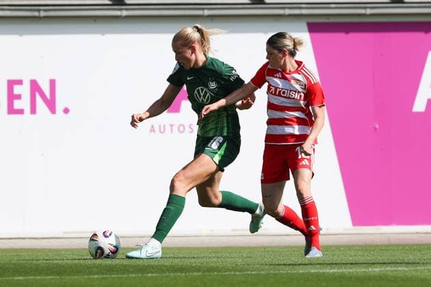 VfL- Union Berlin, Frauen Wolfsburg, 10.08.2025, FUßBALL - VfL Wolfsburg vs. Union Berlin, Testspiel, Saison 2025 26. Camilla Küver (VfL Wolfsburg), Eileen Campbell (Union Berlin) Wolfsburg