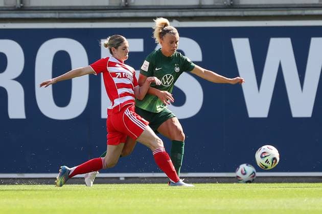VfL- Union Berlin, Frauen Wolfsburg, 10.08.2025, FUßBALL - VfL Wolfsburg vs. Union Berlin, Testspiel, Saison 2025 26. Eileen Campbell (Union Berlin), Lena Lattwein (VfL Wolfsburg) Wolfsburg