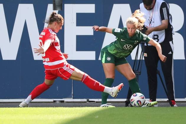 VfL- Union Berlin, Frauen Wolfsburg, 10.08.2025, FUßBALL - VfL Wolfsburg vs. Union Berlin, Testspiel, Saison 2025 26. Sophie Weidauer (Union Berlin), Justine Kielland (VfL Wolfsburg) Wolfsburg