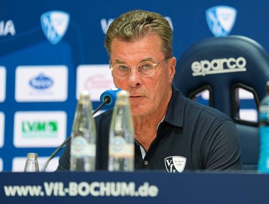 Dieter Hecking (Cheftrainer, VfL Bochum 1848) waehrend der Pressekonferenz nach dem Spiel. GER, VfL Bochum 1848 vs SV Elversberg, Fussball, 2. Bundesliga, 2. Spieltag, Saison 2025 2026, 10.08.2025 DFL REGULATIONS PROHIBIT ANY USE OF PHOTOGRAPHS AS IMAGE SEQUENCES AND OR QUASI-VIDEO GER, VfL Bochum 1848 vs SV Elversberg, Fussball, 2. Bundesliga, 2. Spieltag, Saison 2025 2026, 10.08.2025 Bochum *** Dieter Hecking head coach, VfL Bochum 1848 during the press conference after the match GER, VfL Bochum 1848 vs SV Elversberg, Soccer, 2 Bundesliga, Matchday 2, Season 2025 2026, 10 08 2025 DFL REGULATES PROHIBIT ANY USE OF PHOTOGRAPHS AS IMAGE SEQUENCES AND OR QUASI VIDEO GER, VfL Bochum 1848 vs SV Elversberg, Football, Bundesliga 2, Matchday 2, Season 2025 2026, 10 08 2025 Bochum Copyright: xEibner-Pressefoto ScottxColemanx EP_SCN