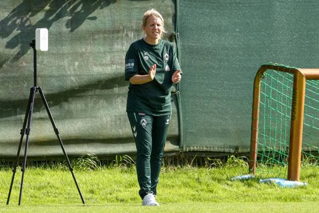 Friederike Kromp (Fritzy Kromp, Trainerin, Cheftrainerin, SV Werder Bremen), 10.08.2025, Bremen (Deutschland), Fussball, Testspiel Frauen, SV Werder Bremen - SC Heerenveen