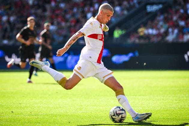 August 9, 2025, Rennes, France, France: Albert GRONBAEK of Genoa CFC during the Pre Season Friendly match between Stade Rennais (Rennes) and Genoa Cricket and Football Club at Roazhon Park on August 09, 2025 in Rennes, France. Rennes France - ZUMAm308 20250809_zsp_m308_059 Copyright: xMatthieuxMirvillex
