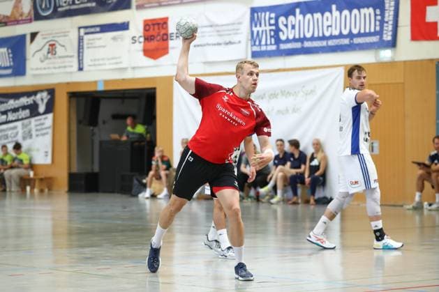 10.08.2025, xgox, Handball - Heide-Cup - Finale, Handball Verein Hamburg - Aalborg Handbold emspor, v.l. Buster Juul (Aalborg, 23) beim Siebenmeter Schneverdingen