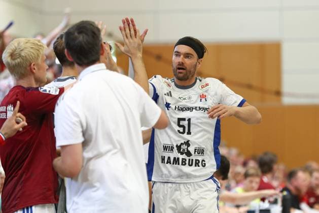 10.08.2025, xgox, Handball - Heide-Cup - Finale, Handball Verein Hamburg - Aalborg Handbold emspor, v.l. Casper Mortensen (Hamburg, 51) Jubel, Torjubel, jubelt ueber das Tor, celebrate the goal, celebration Schneverdingen