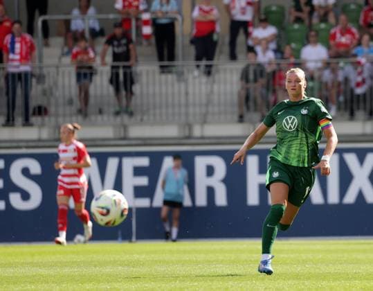 Alexandra Popp (VfL Wolfsburg) Fussball, Frauen, Saison 2025 2026, 1.Liga, Google Pixel Frauen-Bundesliga, VfL Wolfsburg gegen Union Berlin, Saisonvorbereitung, Testspiel, 0-2, Fanfest DFL REGULATIONS PROHIBIT ANY USE OF PHOTOGRAPHS AS IMAGE SEQUENCES AND OR QUASI-VIDEO.