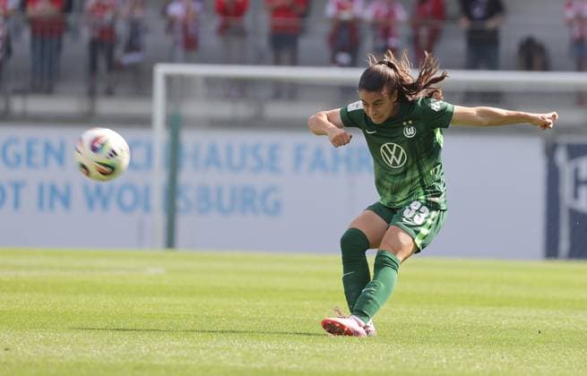 Judit Pujols (VfL Wolfsburg) Fussball, Frauen, Saison 2025 2026, 1.Liga, Google Pixel Frauen-Bundesliga, VfL Wolfsburg gegen Union Berlin, Saisonvorbereitung, Testspiel, 0-2, Fanfest DFL REGULATIONS PROHIBIT ANY USE OF PHOTOGRAPHS AS IMAGE SEQUENCES AND OR QUASI-VIDEO.