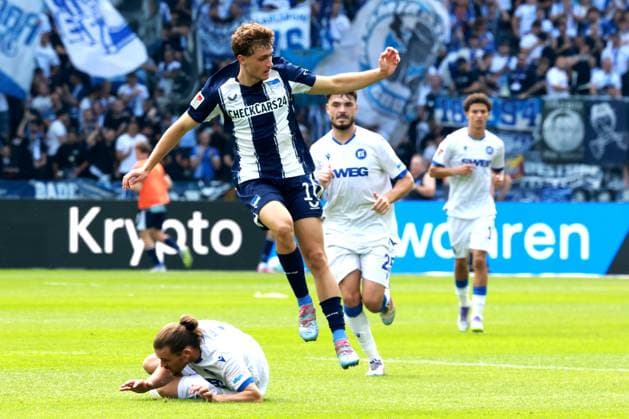DEU, DFL, 2. FBL, Hertha BSC vs. Karlsruher SC, 10.08.2025, Berliner Olympiastadion, Berlin, DEU, DFL, 2. FBL, Hertha BSC vs. Karlsruher SC, im Bild Maurice Krattenmacher (Hertha BSC Berlin 14) DFL - regulations prohibit any use of Photographs as image sequences and or quasi-video