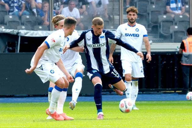 DEU, DFL, 2. FBL, Hertha BSC vs. Karlsruher SC, 10.08.2025, Berliner Olympiastadion, Berlin, DEU, DFL, 2. FBL, Hertha BSC vs. Karlsruher SC, im Bild Michael Cuisance (Hertha BSC Berlin 10) DFL - regulations prohibit any use of Photographs as image sequences and or quasi-video