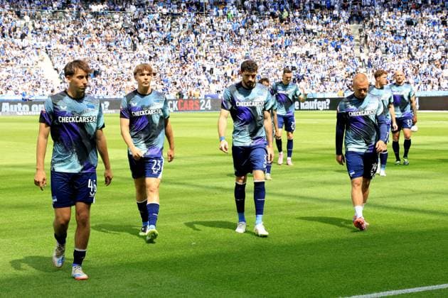 DEU, DFL, 2. FBL, Hertha BSC vs. Karlsruher SC, 10.08.2025, Berliner Olympiastadion, Berlin, DEU, DFL, 2. FBL, Hertha BSC vs. Karlsruher SC, im Bild Hertha-Spieler, Tim Hoffmann (Hertha BSC Berlin 46), h23, Agust’n Rogel (Hertha BSC Berlin 3), Jon Dabur Thorsteinsson (Hertha BSC Berlin 24) DFL - regulations prohibit any use of Photographs as image sequences and or quasi-video
