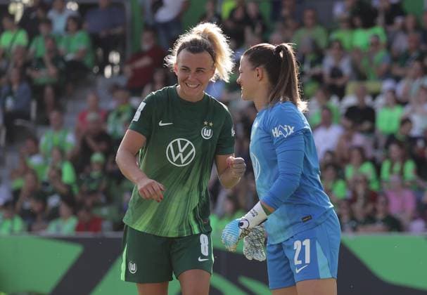 Lena Lattwein (VfL Wolfsburg), Martina Tufekovic (VfL Wolfsburg) Fussball, Frauen, Saison 2025 2026, 1.Liga, Google Pixel Frauen-Bundesliga, VfL Wolfsburg gegen Union Berlin, Saisonvorbereitung, Testspiel, 0-2, Fanfest DFL REGULATIONS PROHIBIT ANY USE OF PHOTOGRAPHS AS IMAGE SEQUENCES AND OR QUASI-VIDEO.