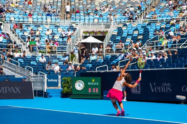Cincinnati Open: Jasmine Paolini V Maria Sakkari Jasmine Paolini is seen during her second-round match at the Cincinnati Open in Mason, Ohio, on August 10, 2025. Mason Ohio United States  Copyright: xJasonxWhitmanx originalFilename:whitman-cincinna250810_npHjC.jpg