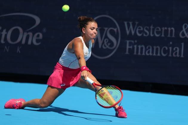 TENIS CINCINNATI OPEN 2025 10082025 N Z JASMINE PAOLINI (WLOCHY) W TRAKCIE MECZU PRZECIWKO MARIA SAKKARI (GRECJA) W DRUGIEJ RUNDZIE TURNIEJU WTA, Tennis Damen 1000 CINCINNATI OPEN MARCIN CHOLEWINSKI NEWSPIX.PL TENNIS WTA 1000 CINCINNATI OPEN 2025 10082025 JASMINE PAOLINI OF ITALY DURING THE MATCH AGAINST MARIA SAKKARI OF GREECE IN THE SECOND ROUND NEWSPIX.PL --- newspix.pl POLAND OUT! 