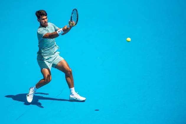 Cincinnati Open: Carlos Alcaraz V Damir Dzumhur Carlos Alcaraz is seen during his second-round match at the Cincinnati Open in Mason, Ohio, on August 10, 2025. Mason Ohio United States  Copyright: xJasonxWhitmanx originalFilename:whitman-cincinna250810_np6NE.jpg