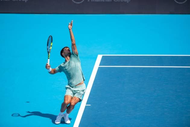 Cincinnati Open: Carlos Alcaraz V Damir Dzumhur Carlos Alcaraz is seen during his second-round match at the Cincinnati Open in Mason, Ohio, on August 10, 2025. Mason Ohio United States  Copyright: xJasonxWhitmanx originalFilename:whitman-cincinna250810_npuey.jpg