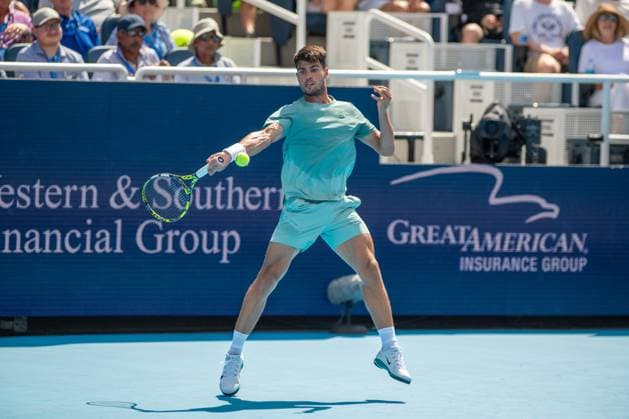 Cincinnati Open: Carlos Alcaraz V Damir Dzumhur Carlos Alcaraz is seen during his second-round match at the Cincinnati Open in Mason, Ohio, on August 10, 2025. Mason Ohio United States  Copyright: xJasonxWhitmanx originalFilename:whitman-cincinna250810_npxOl.jpg