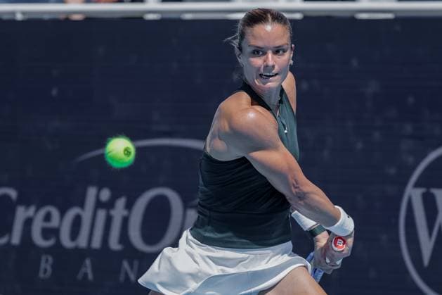 August 10, 2025, Mason, Ohio, U.S: Maria Sakkari (GRE) hits a two-handed backhand during SundayÃ¢â‚¬â ¢s second round of the Cincinnati Open at the Lindner Family Tennis Center, Mason, Oh. Mason U.S - ZUMAs304 20250810_zaf_s304_139 Copyright: xScottxStuartx