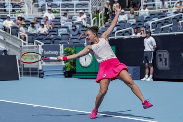 August 10, 2025, Mason, Ohio, U.S: Jasmine Paolini (ITA) in action during SundayÃ¢â‚¬â ¢s second round of the Cincinnati Open at the Lindner Family Tennis Center, Mason, Oh. Mason U.S - ZUMAs304 20250810_zaf_s304_137 Copyright: xScottxStuartx