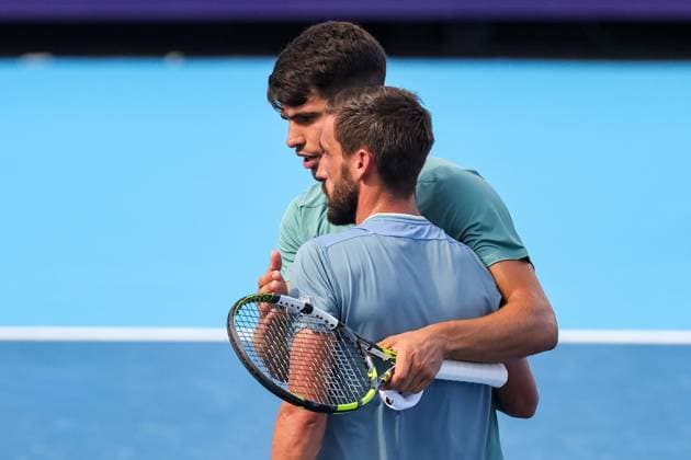 August 10, 2025, Mason, Ohio, U.S: Carlos Alcaraz (ESP) and Damir Dzumhur (BIH) meet at the net after AlcarazÃ¢â‚¬â ¢s win at SundayÃ¢â‚¬â ¢s second round of the Cincinnati Open at the Lindner Family Tennis Center, Mason, Oh. Mason U.S - ZUMAs304 20250810_zaf_s304_086 Copyright: xScottxStuartx
